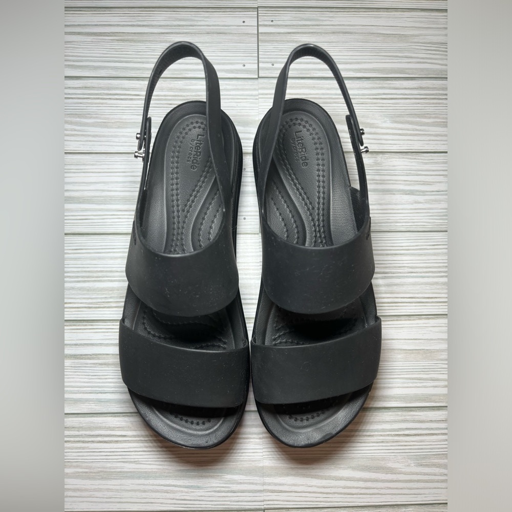 Crocs low wedge size7